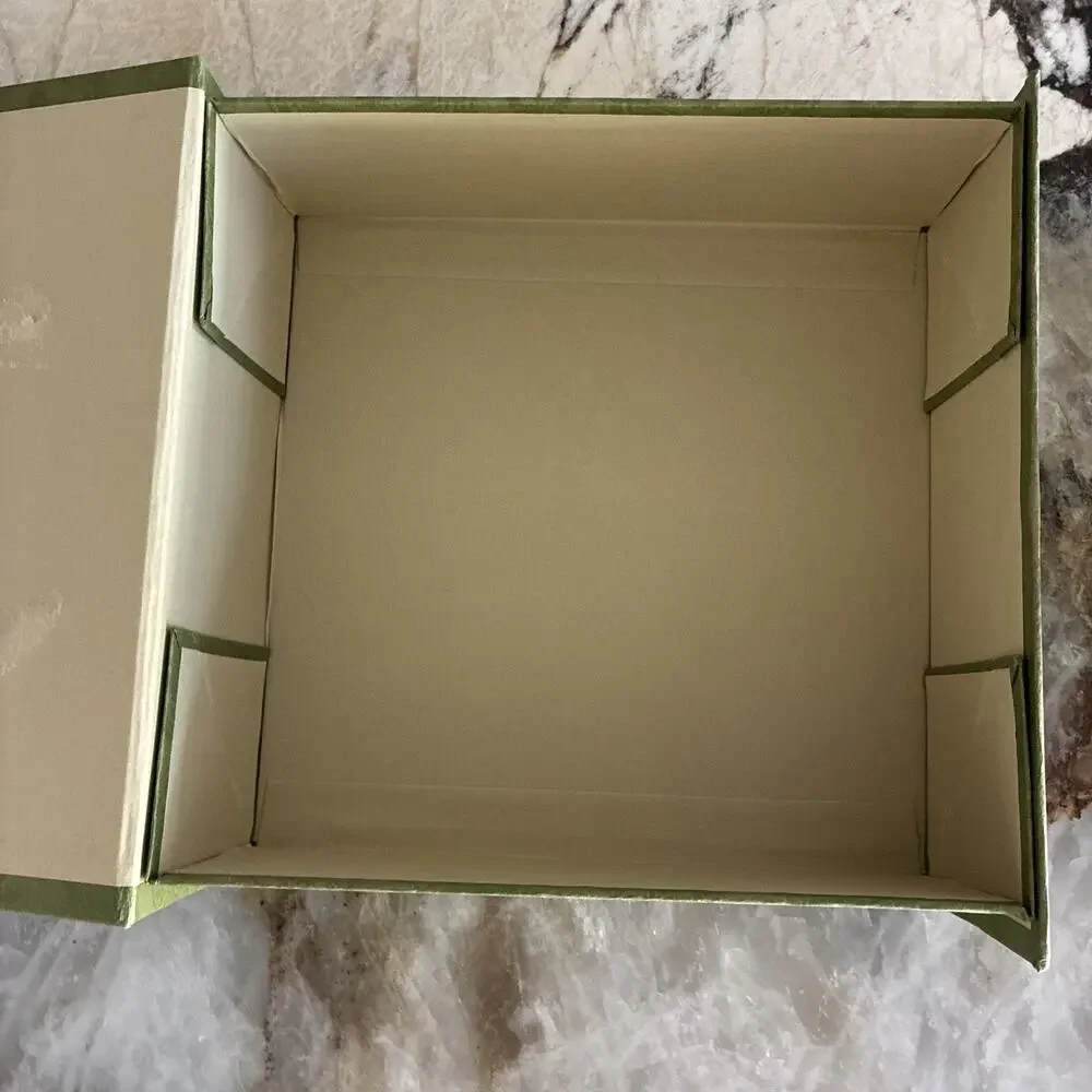 GUCCI EMPTY Embossed Green Gift BOX Hinged Magnetic Lid 7.5 X 7.5 X 4.5
